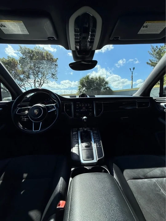 2017 Porsche Macan - Image 14 of 18