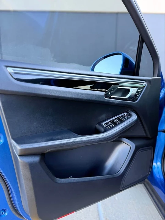2017 Porsche Macan - Image 13 of 18