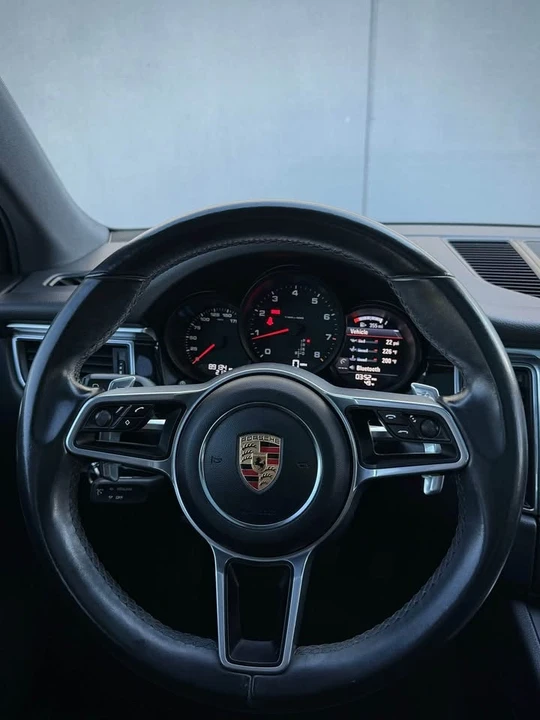 2017 Porsche Macan - Image 10 of 18