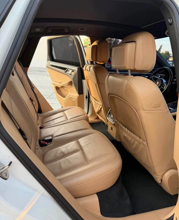 2017 Porsche Macan - Image 8 of 11