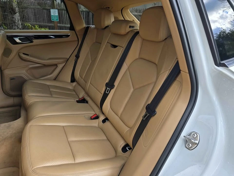 2017 Porsche Macan - Image 15 of 17