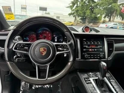 2017 Porsche Macan - Image 16 of 20