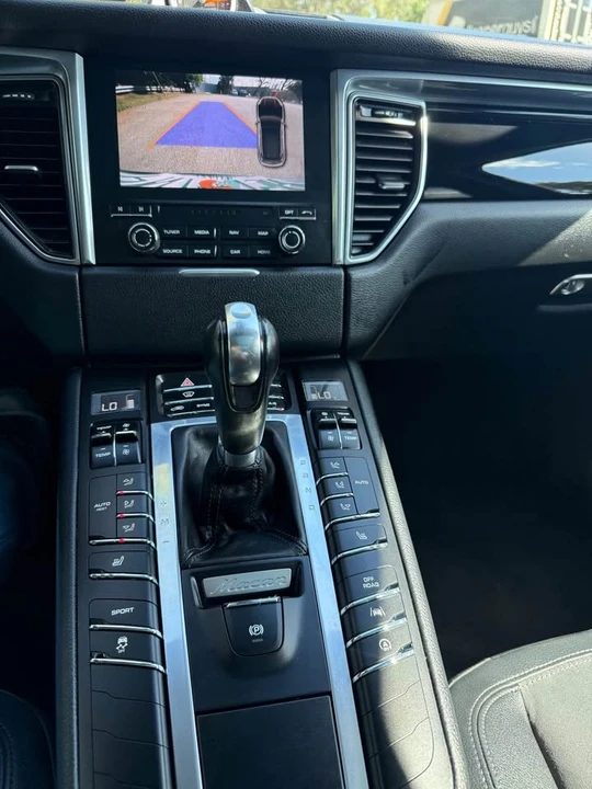 2017 Porsche Macan - Image 15 of 18