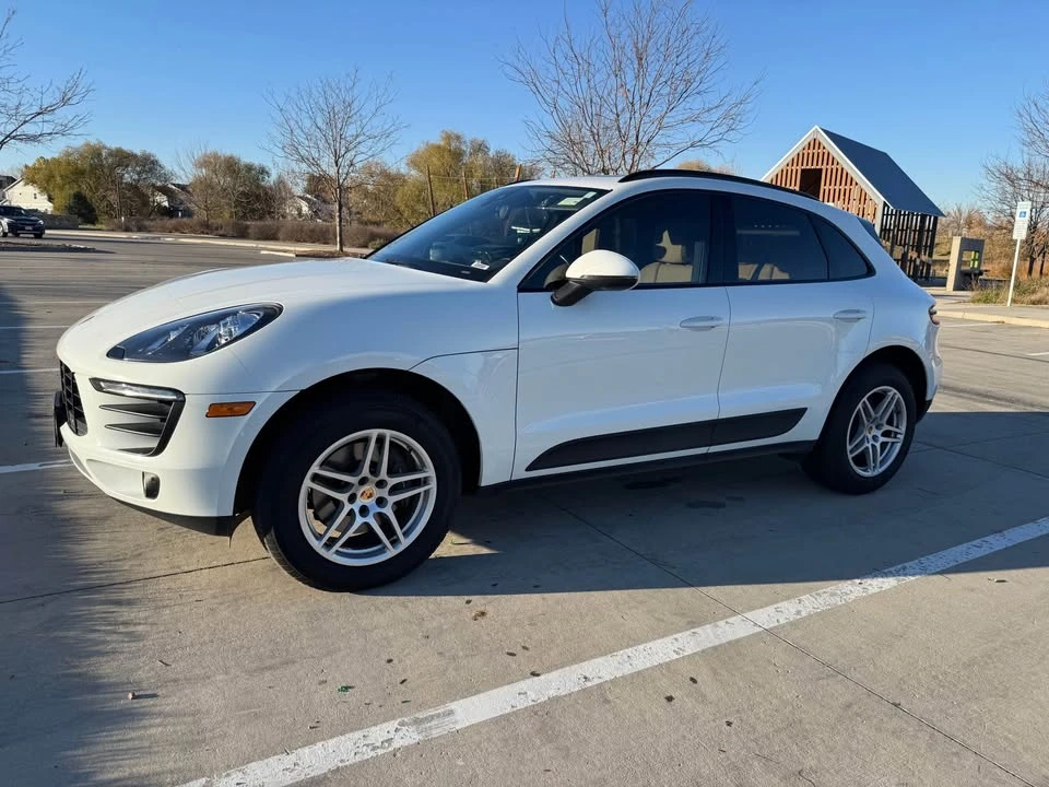 2017 Porsche Macan - Image 17 of 19
