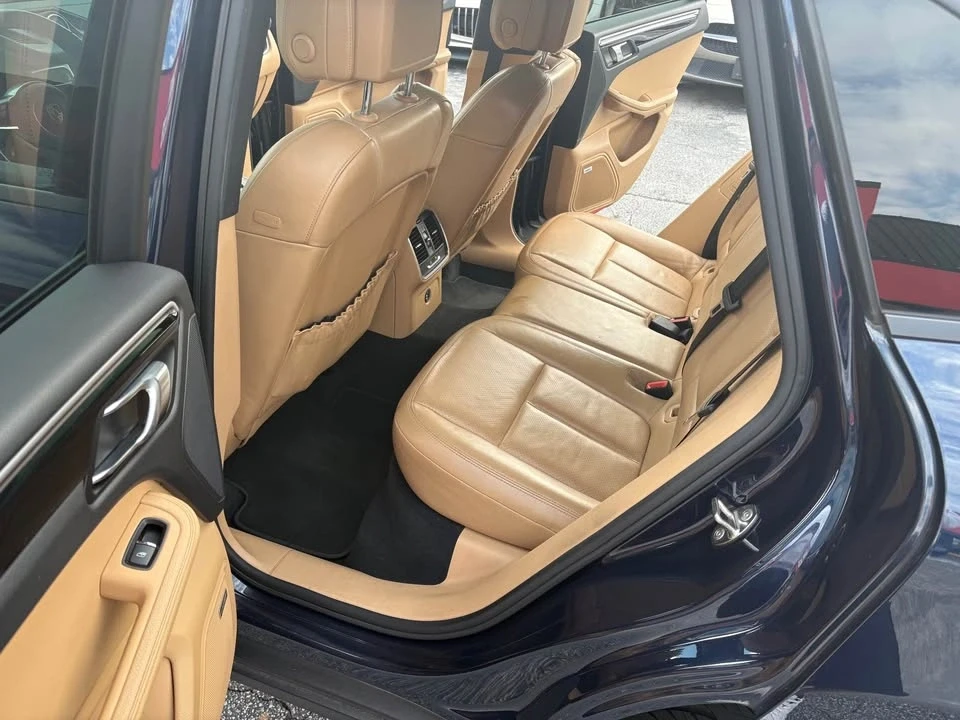2017 Porsche Macan - Image 7 of 11
