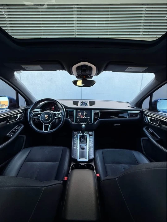 2017 Porsche Macan - Image 8 of 18