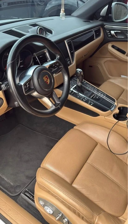 2017 Porsche Macan - Image 6 of 11