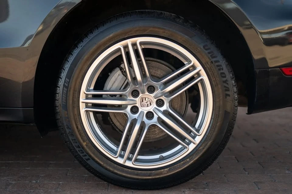 2017 Porsche Macan - Image 15 of 16