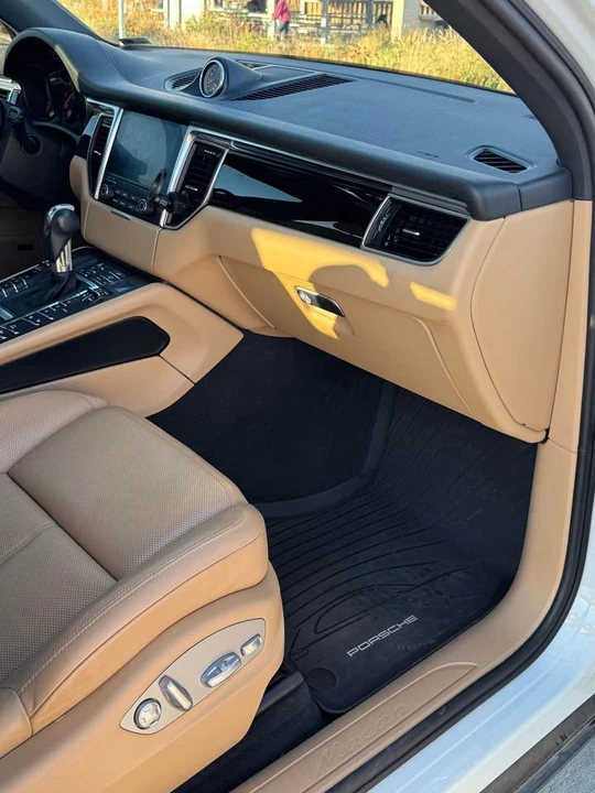 2017 Porsche Macan - Image 7 of 19