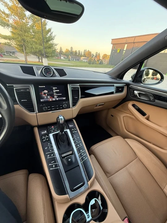 2017 Porsche Macan - Image 13 of 15