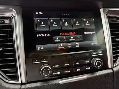 2017 Porsche Macan - Image 15 of 20
