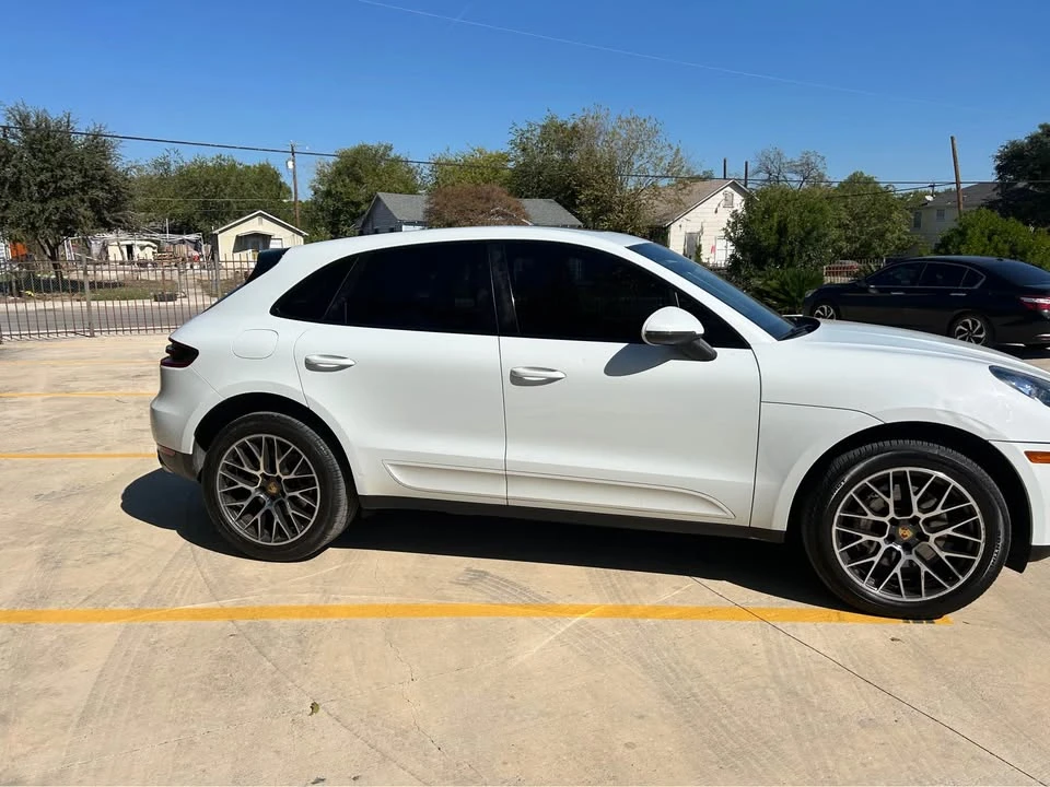 2017 Porsche Macan - Image 15 of 16