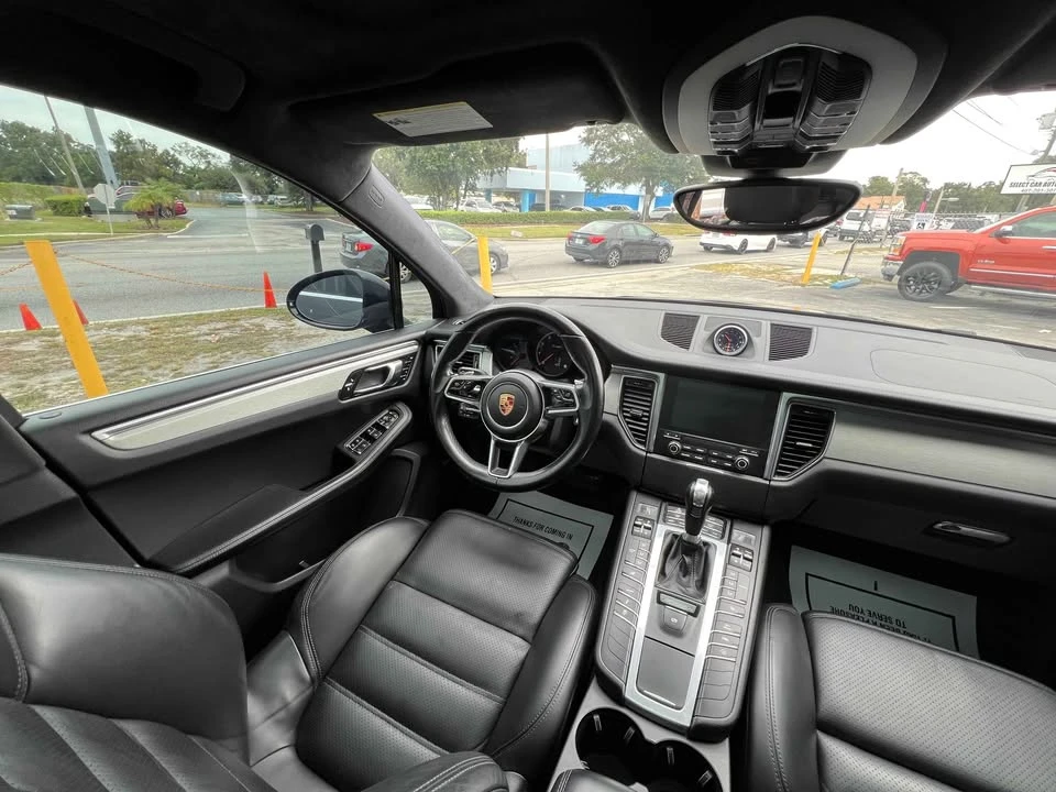 2017 Porsche Macan - Image 10 of 13