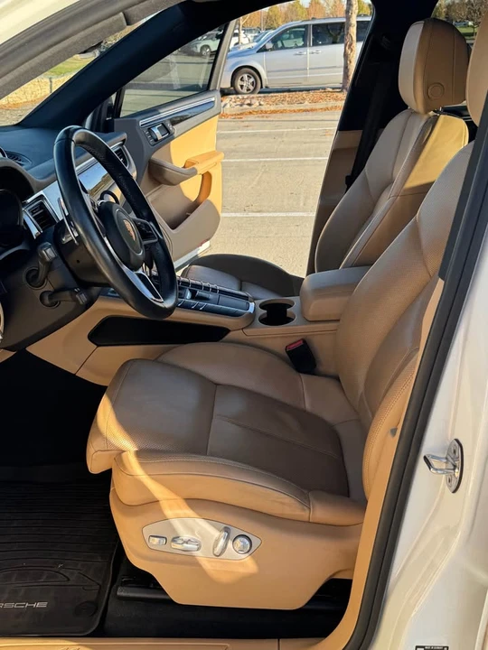 2017 Porsche Macan - Image 11 of 19