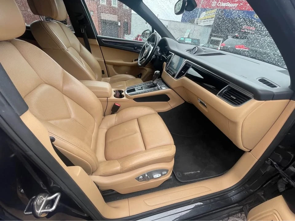 2017 Porsche Macan - Image 17 of 20