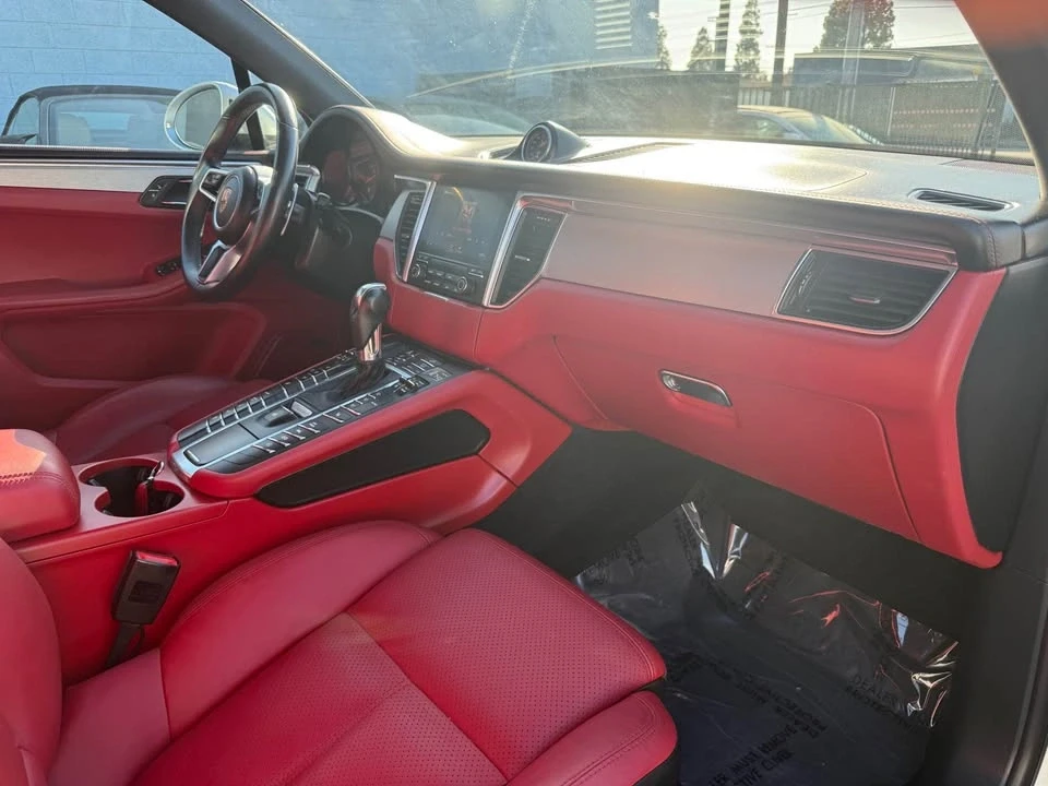 2017 Porsche Macan - Image 10 of 20