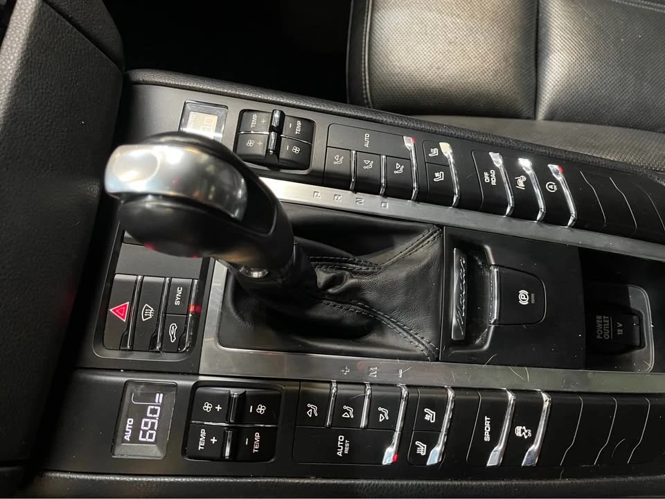 2017 Porsche Macan - Image 14 of 20