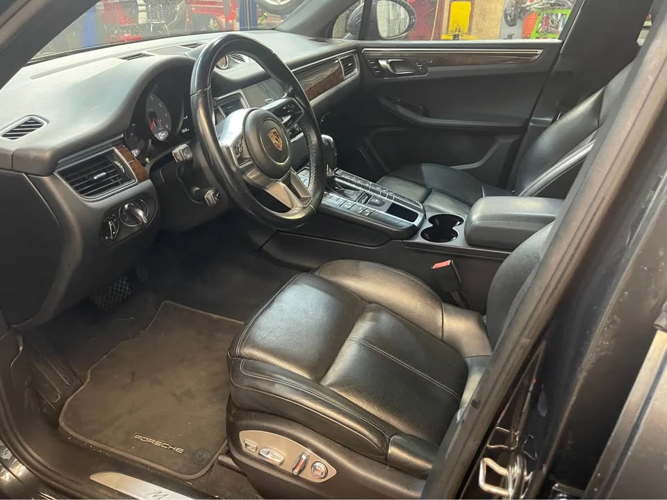 2017 Porsche Macan - Image 19 of 20
