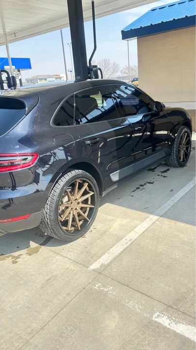 2017 Porsche Macan - Image 11 of 12