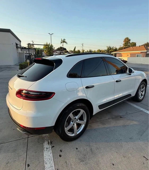 2017 Porsche Macan - Image 4 of 11