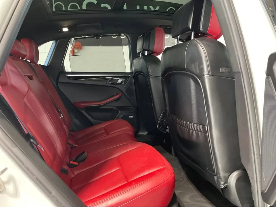 2017 Porsche Macan - Image 15 of 17