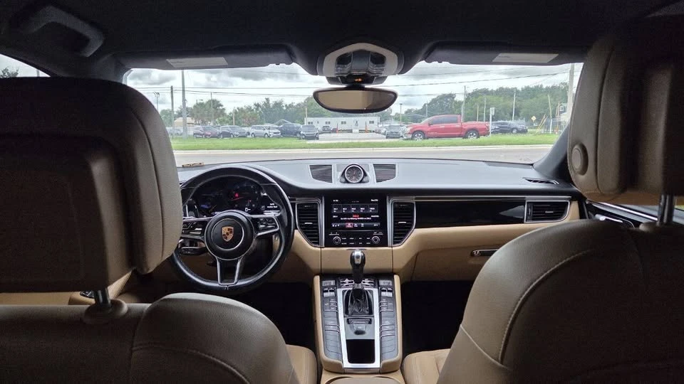 2017 Porsche Macan - Image 15 of 17