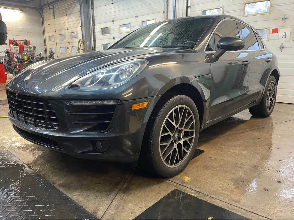 2017 Porsche Macan - Image 18 of 20