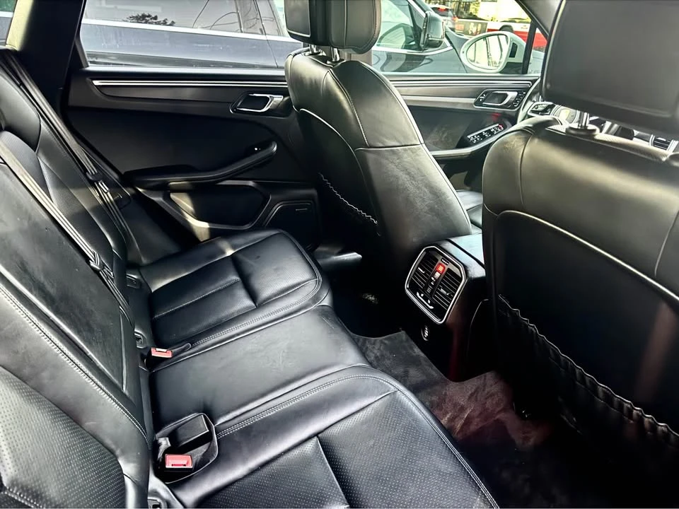 2017 Porsche Macan - Image 7 of 7