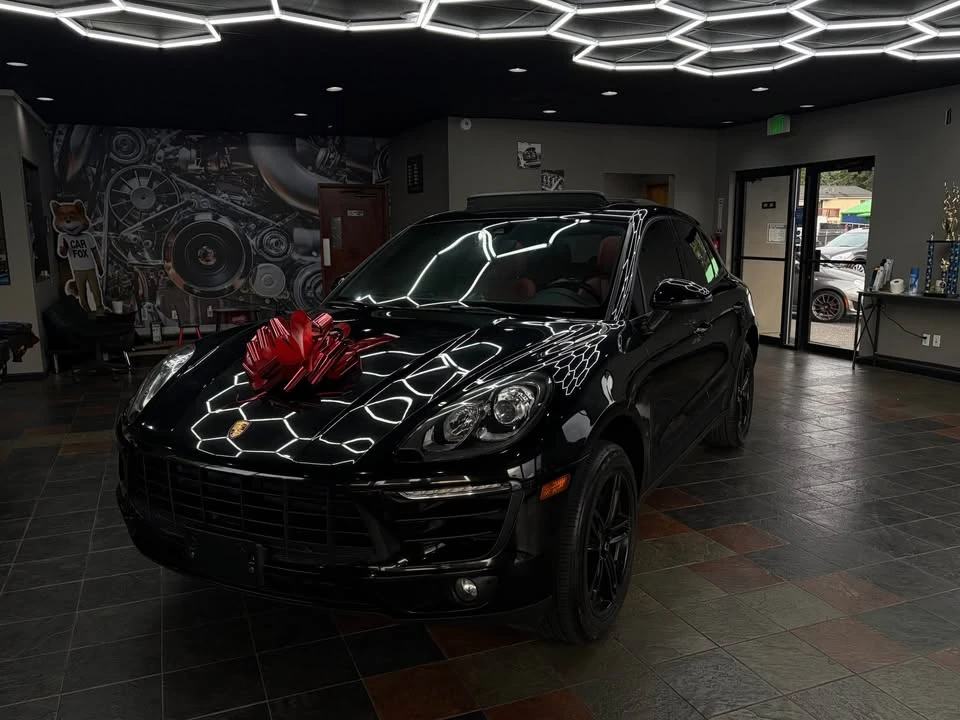 2017 Porsche Macan - Image 8 of 9