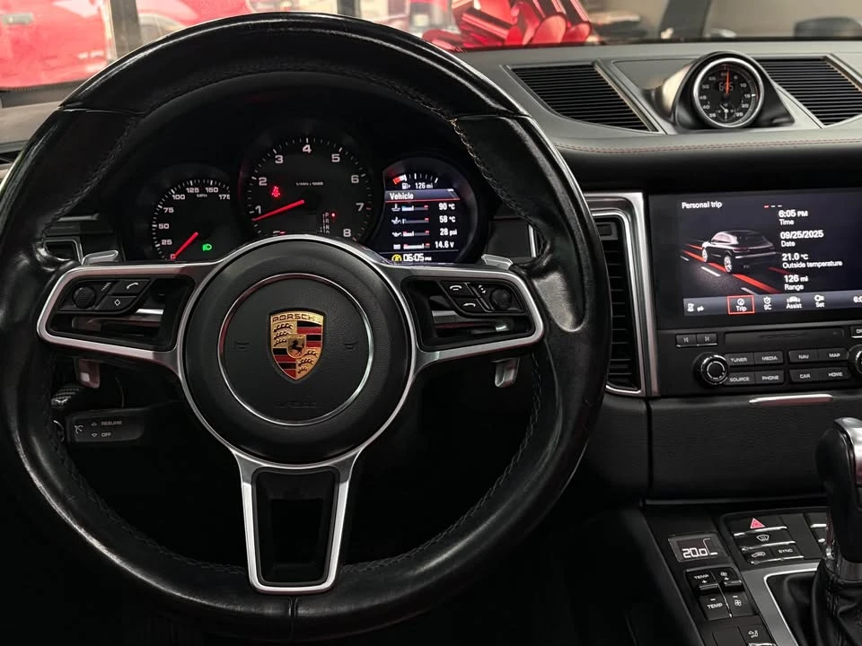 2017 Porsche Macan - Image 5 of 9