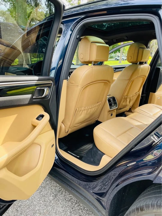 2017 Porsche Macan - Image 18 of 20