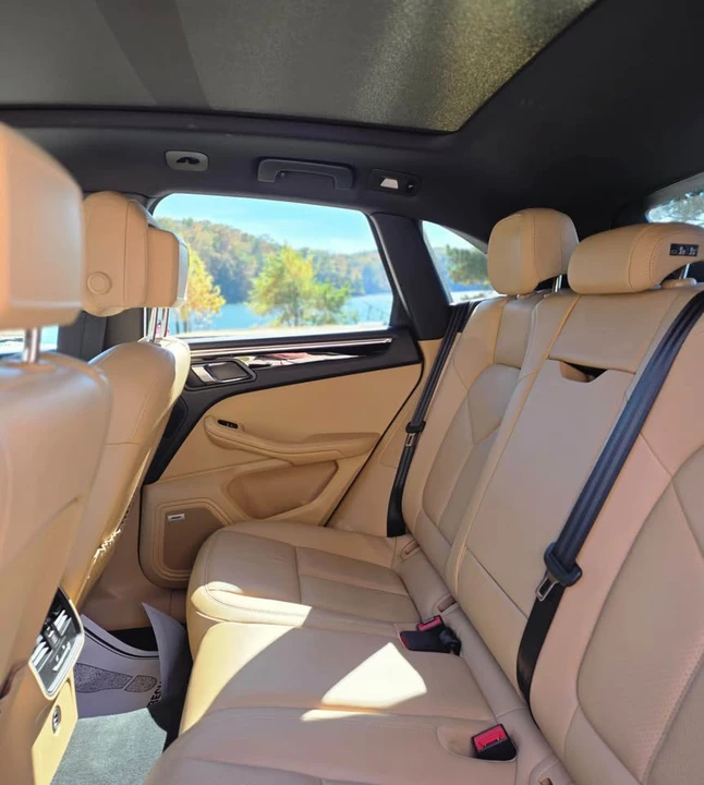 2017 Porsche Macan - Image 6 of 9