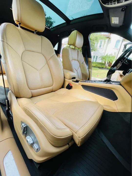 2017 Porsche Macan - Image 18 of 19