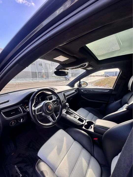 2017 Porsche Macan - Image 8 of 17