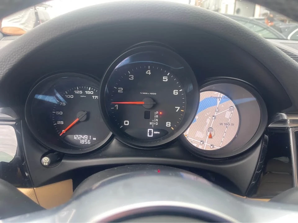 2017 Porsche Macan - Image 15 of 20