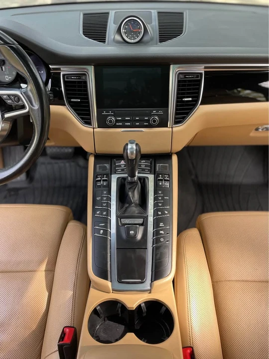 2017 Porsche Macan - Image 15 of 20