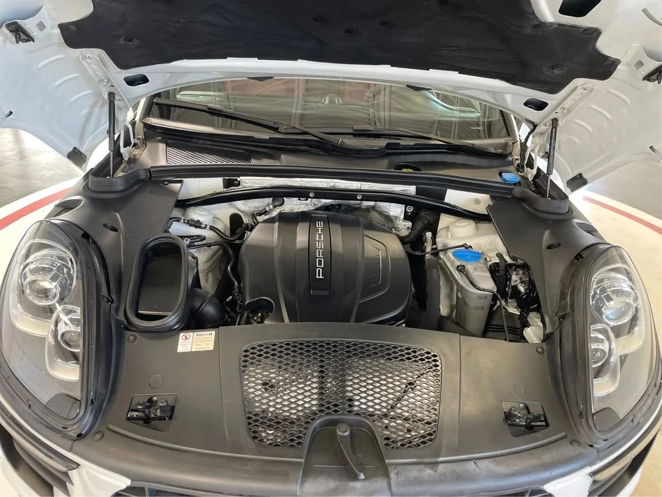 2017 Porsche Macan - Image 10 of 17