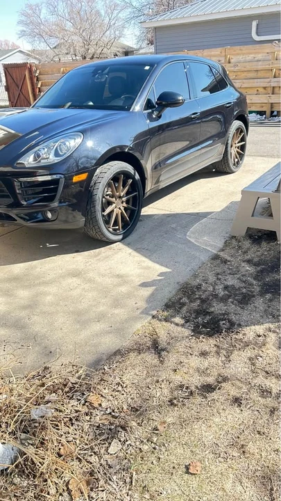 2017 Porsche Macan - Image 9 of 12