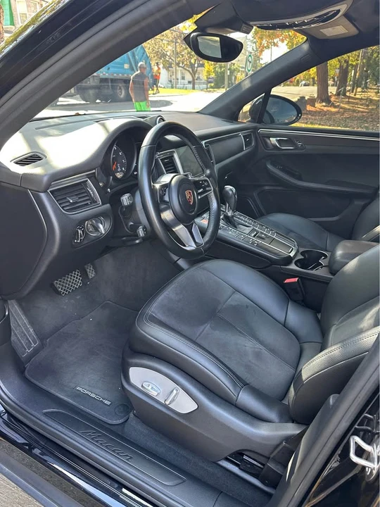 2017 Porsche Macan - Image 7 of 9