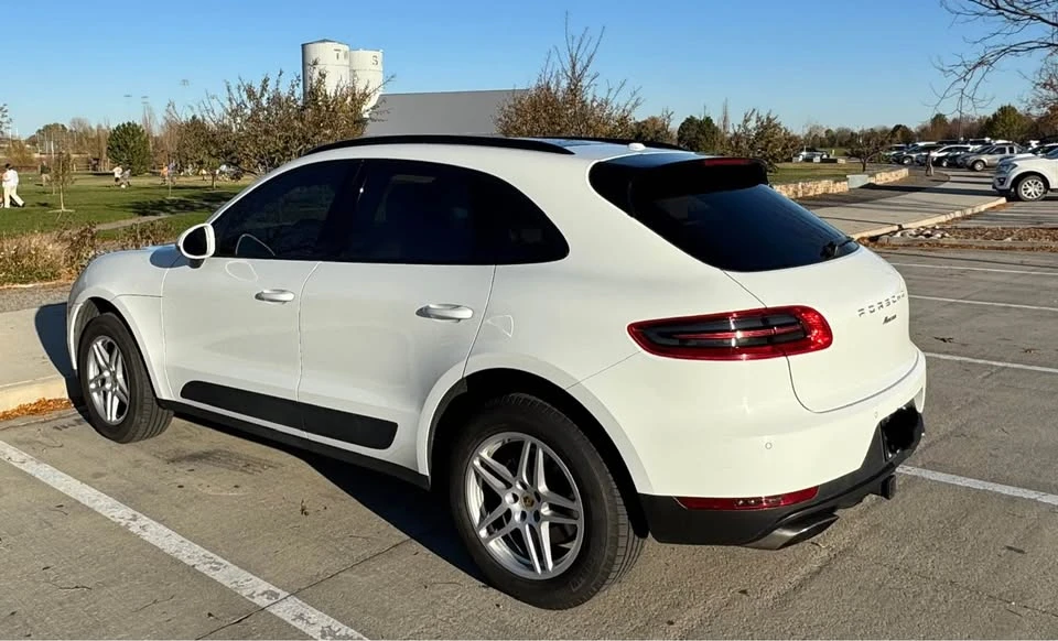 2017 Porsche Macan - Image 2 of 19