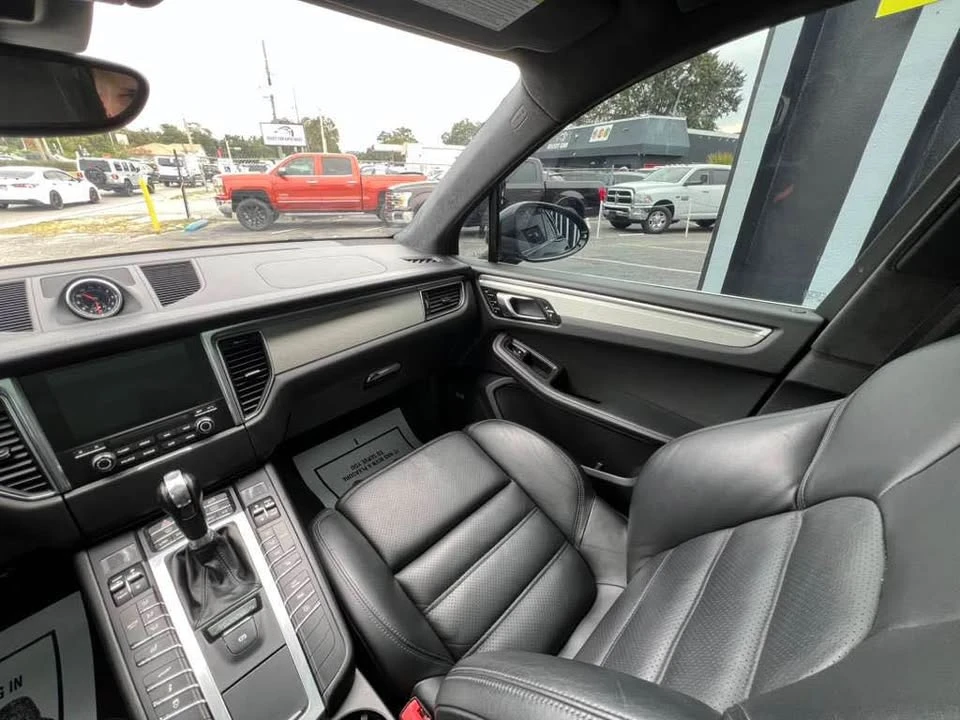 2017 Porsche Macan - Image 12 of 13