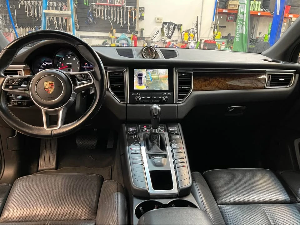 2017 Porsche Macan - Image 15 of 20