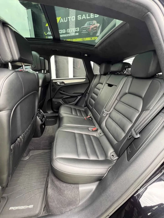 2017 Porsche Macan - Image 12 of 13