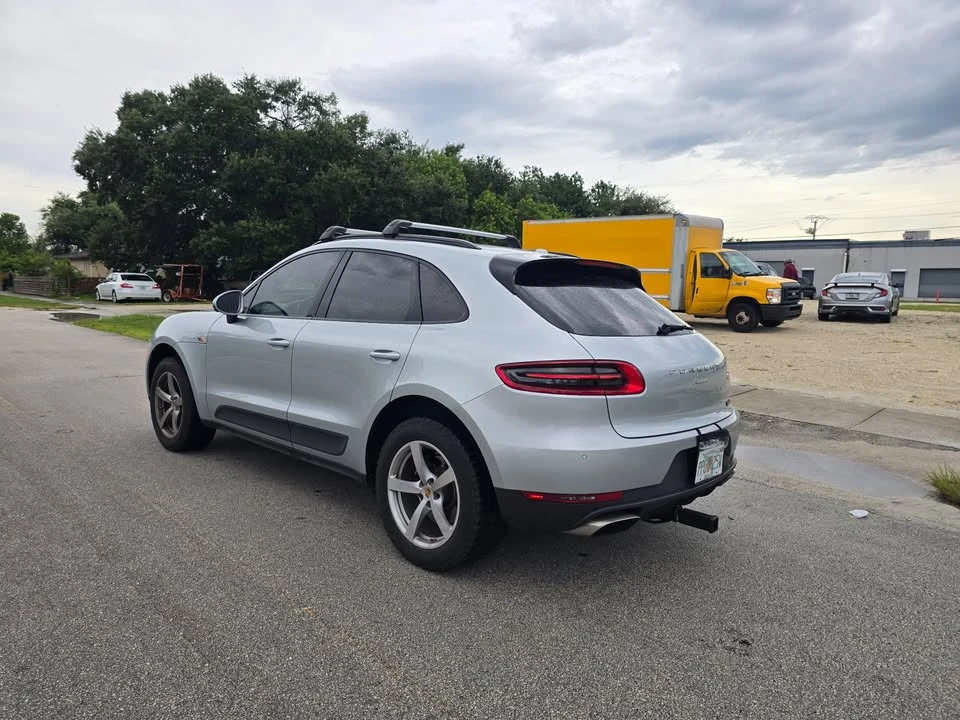 2017 Porsche Macan - Image 6 of 9
