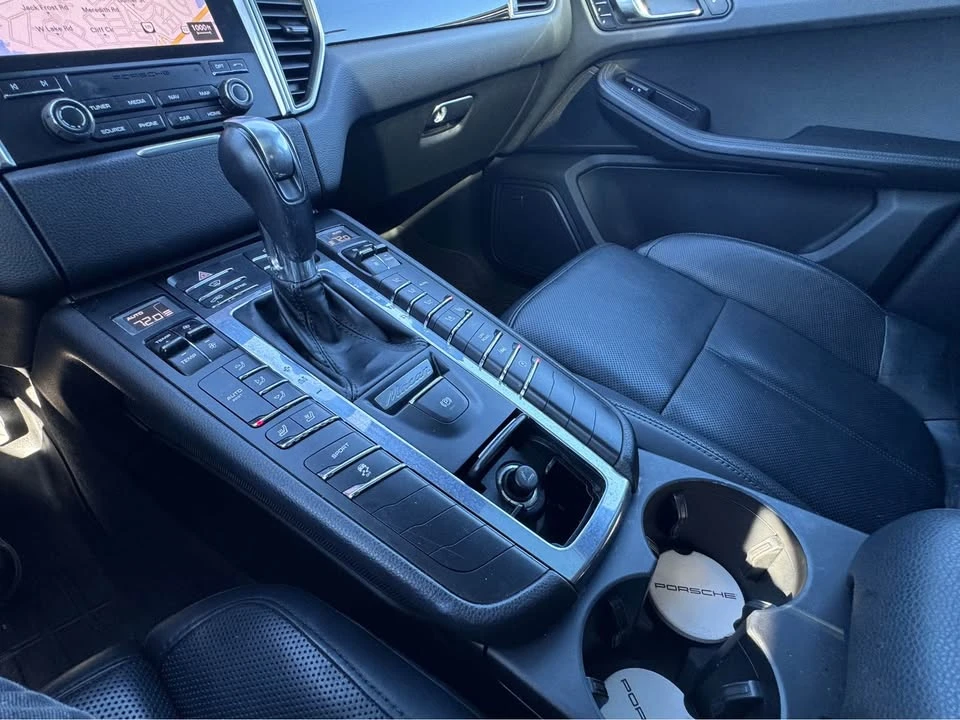 2017 Porsche Macan - Image 18 of 19