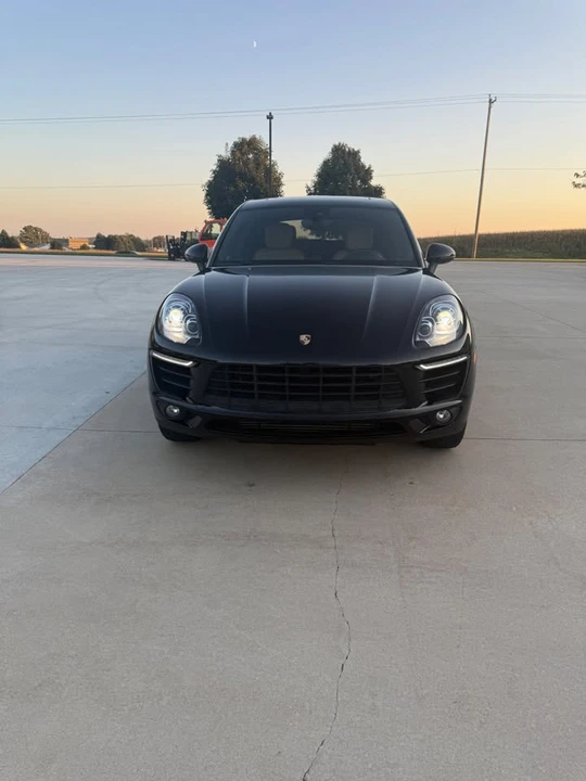 2017 Porsche Macan - Image 2 of 15