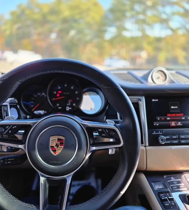 2017 Porsche Macan - Image 8 of 10