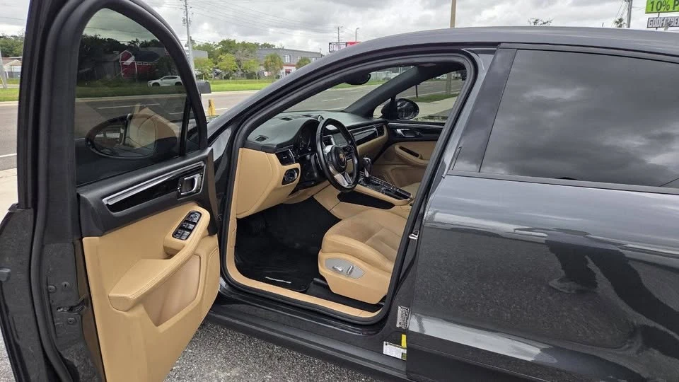 2017 Porsche Macan - Image 9 of 17