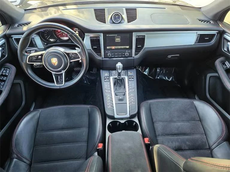 2017 Porsche Macan - Image 9 of 14