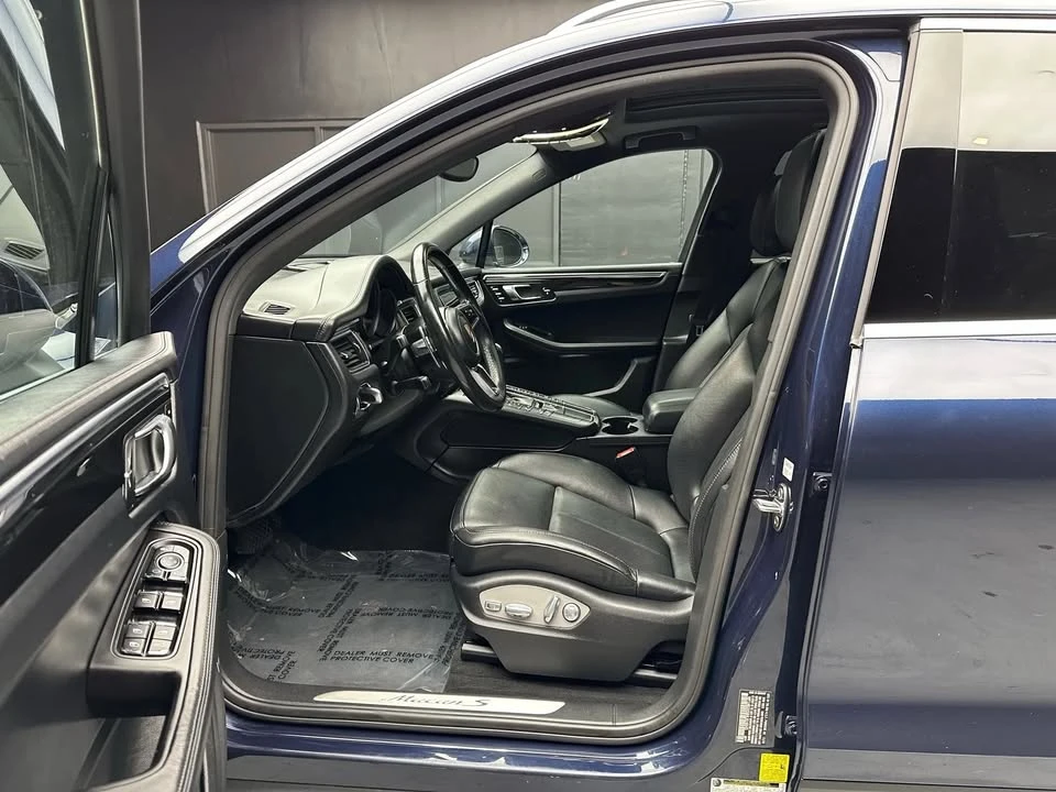 2017 Porsche Macan - Image 10 of 19